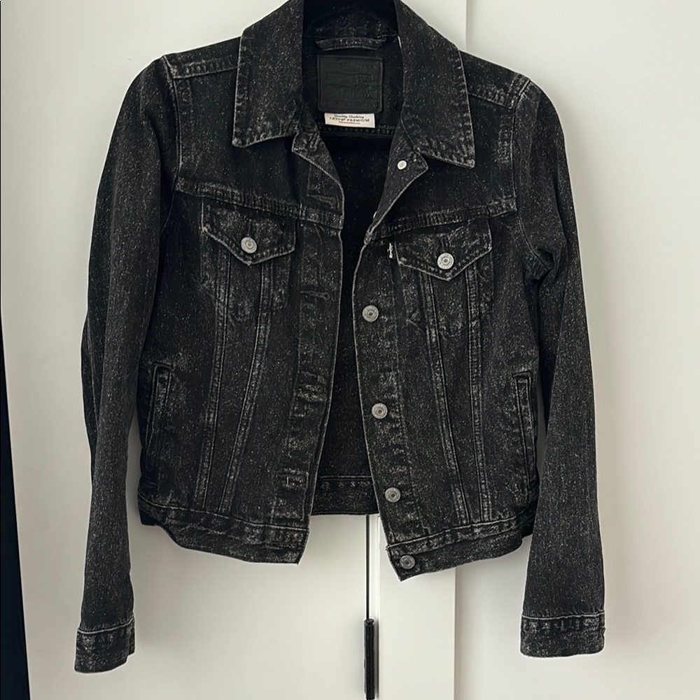 Black Denim Jacket - Levi’s premium - small - vintage style